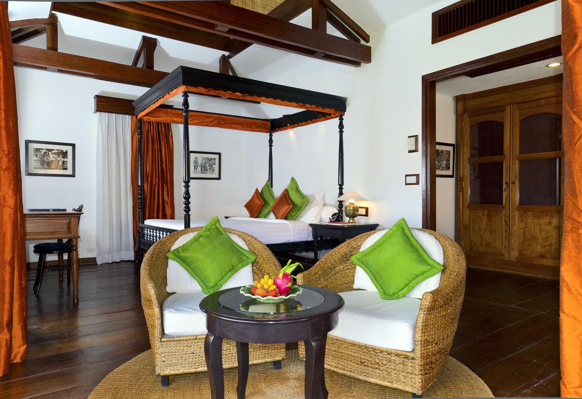 Angkor Village Hotel - Small Luxury Hotels Of The World Сиемрип Экстерьер фото A suite at the hotel