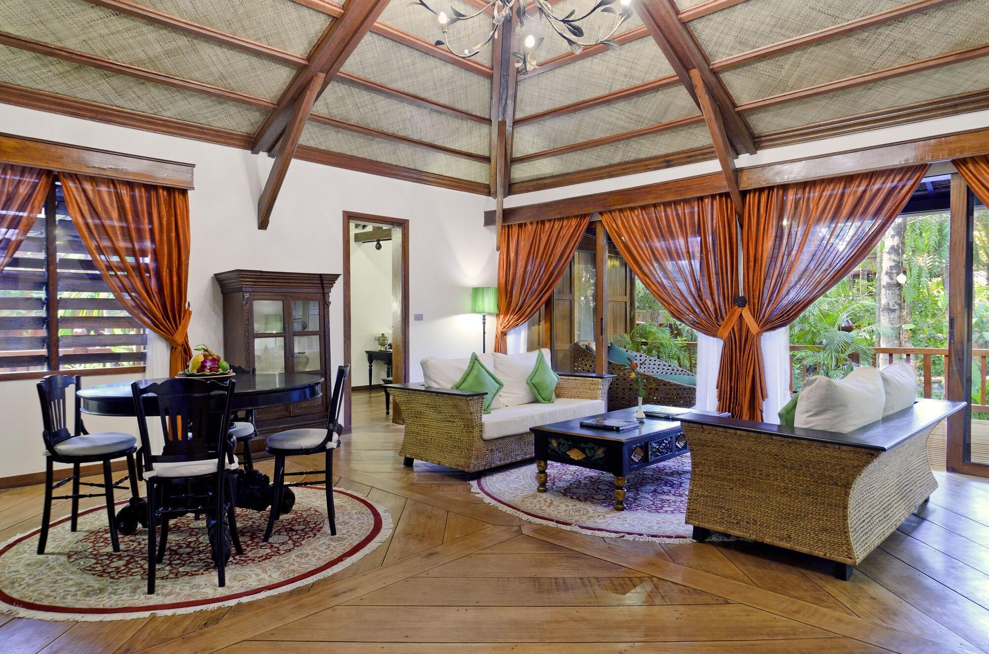 Angkor Village Hotel - Small Luxury Hotels Of The World Сиемрип Экстерьер фото The interior of a villa at the resort