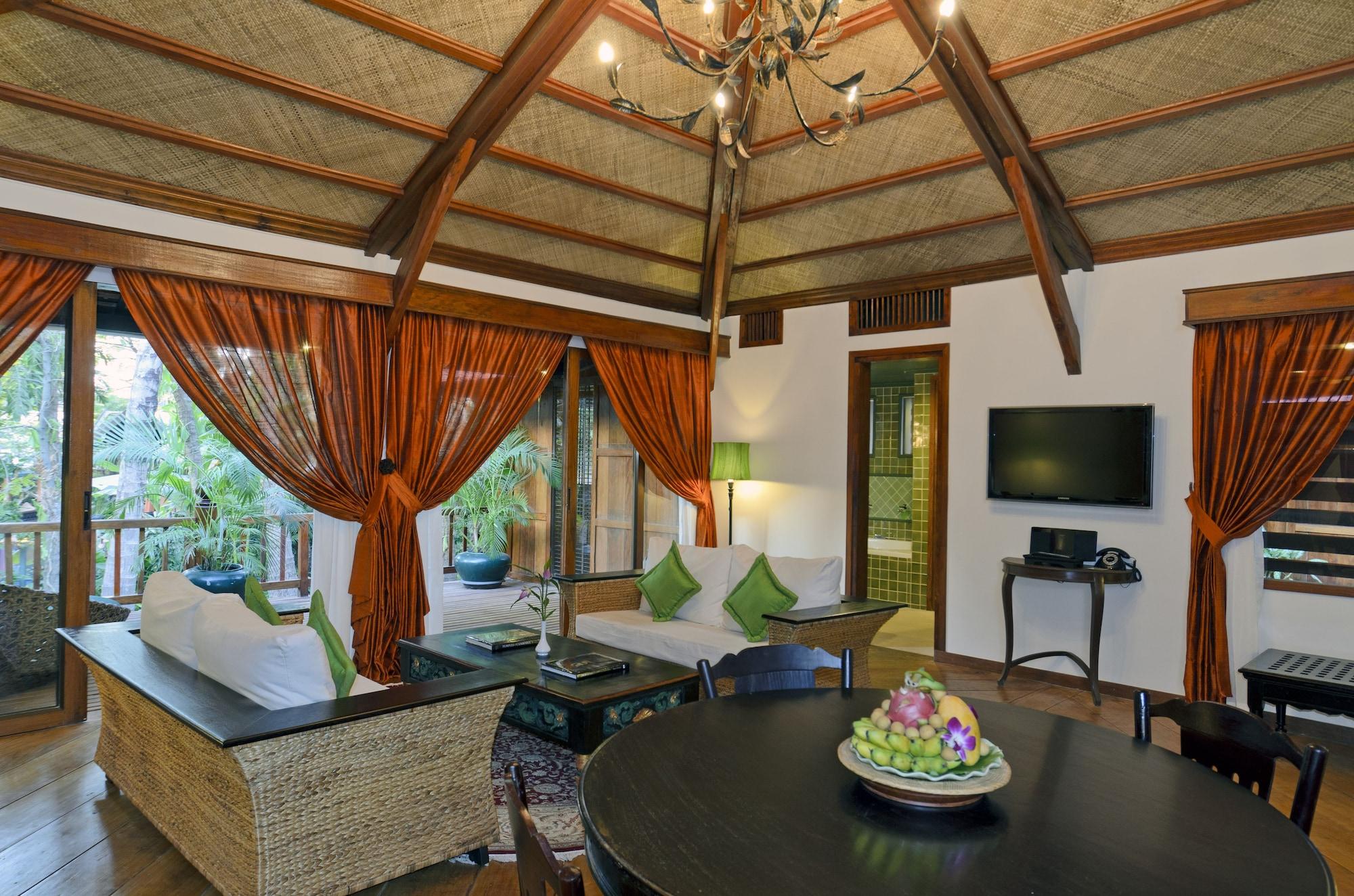 Angkor Village Hotel - Small Luxury Hotels Of The World Сиемрип Номер фото A living room at the resort