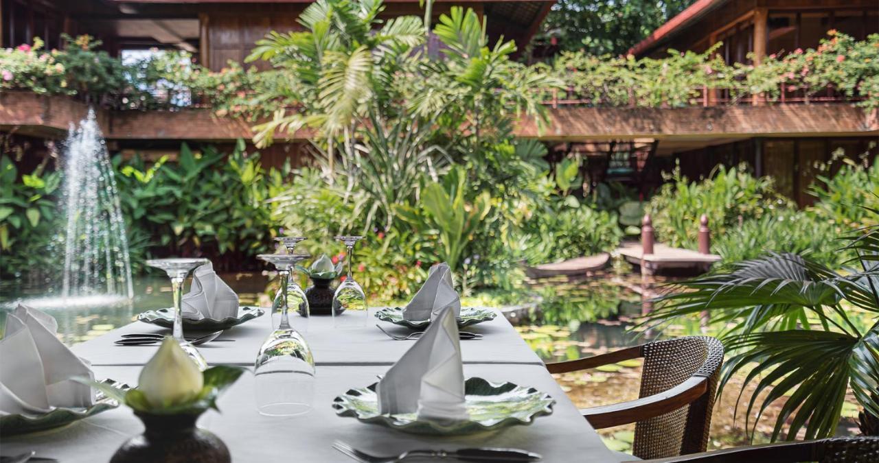 Angkor Village Hotel - Small Luxury Hotels Of The World Сиемрип Экстерьер фото The restaurant