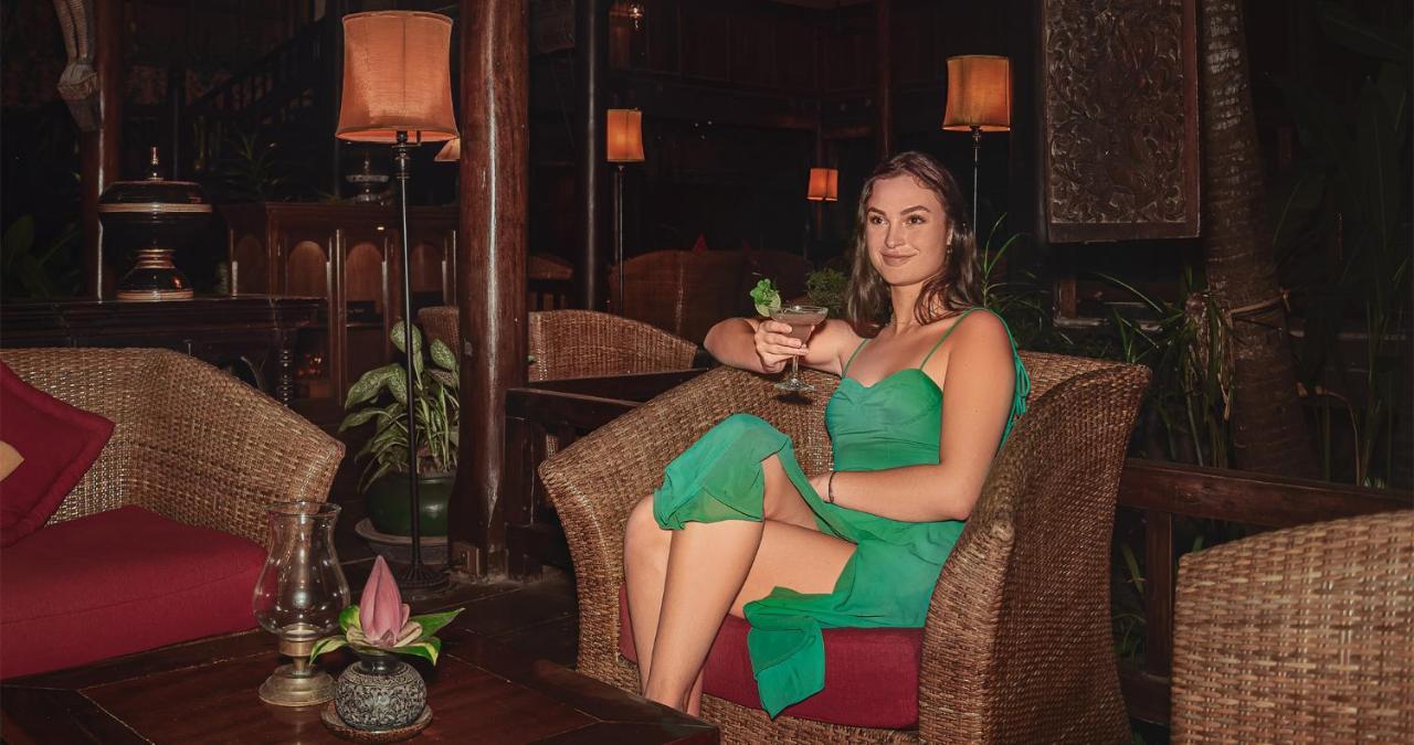Angkor Village Hotel - Small Luxury Hotels Of The World Сиемрип Экстерьер фото A woman in a green dress