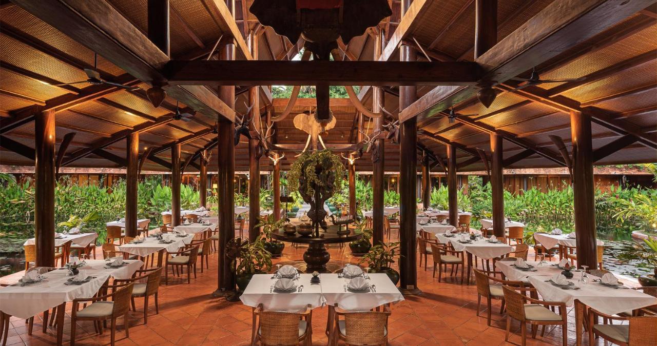 Angkor Village Hotel - Small Luxury Hotels Of The World Сиемрип Экстерьер фото The interior of the restaurant