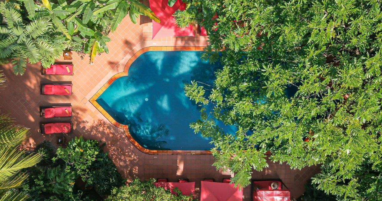 Angkor Village Hotel - Small Luxury Hotels Of The World Сиемрип Экстерьер фото The pool at the Hotel de Ville