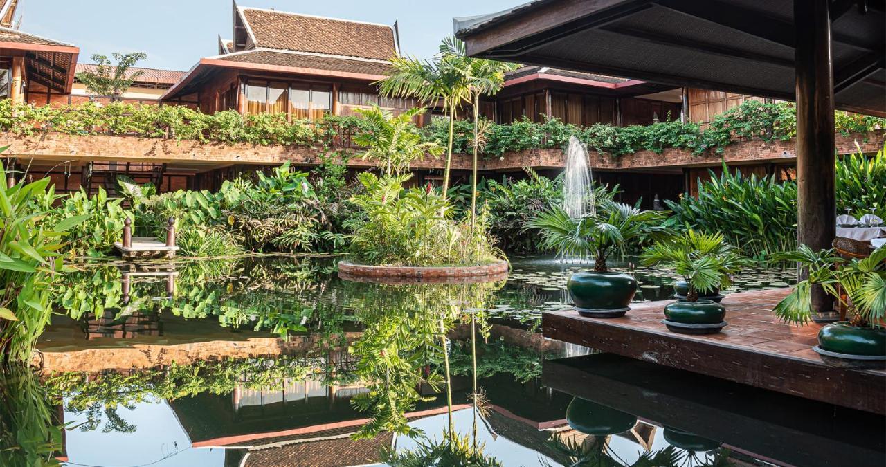 Angkor Village Hotel - Small Luxury Hotels Of The World Сиемрип Экстерьер фото The resort's main building