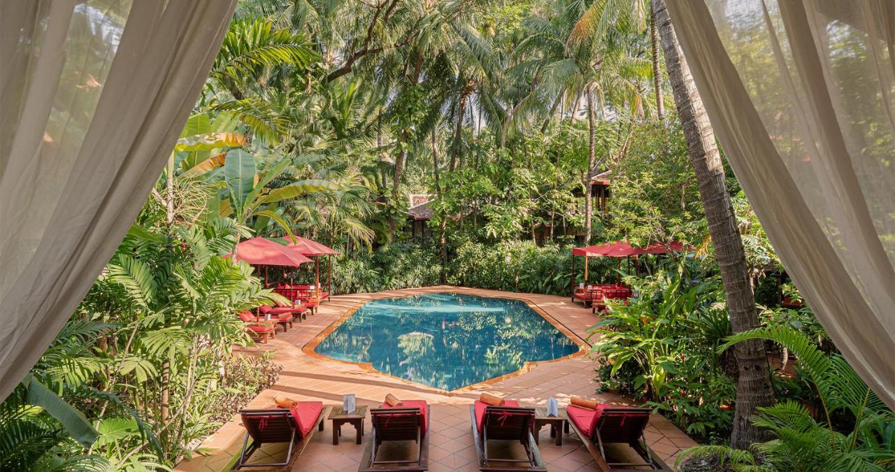 Angkor Village Hotel - Small Luxury Hotels Of The World Сиемрип Экстерьер фото The pool at the hotel