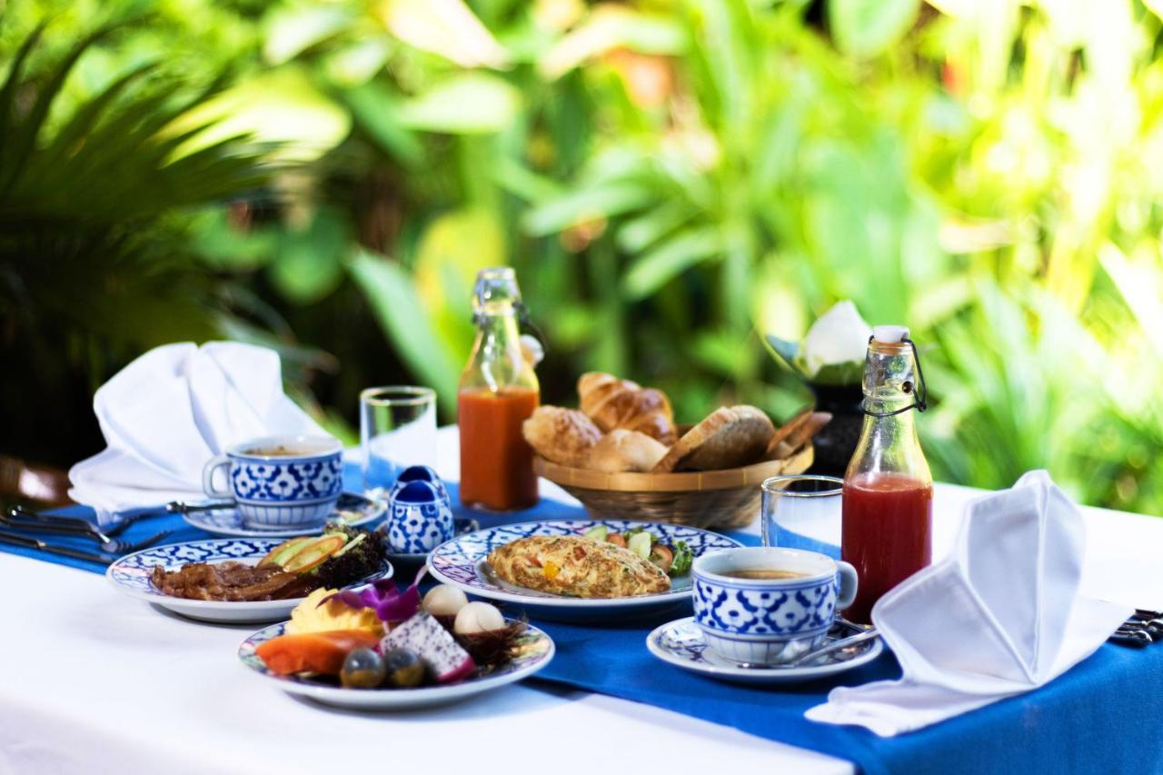 Angkor Village Hotel - Small Luxury Hotels Of The World Сиемрип Экстерьер фото Thai breakfast