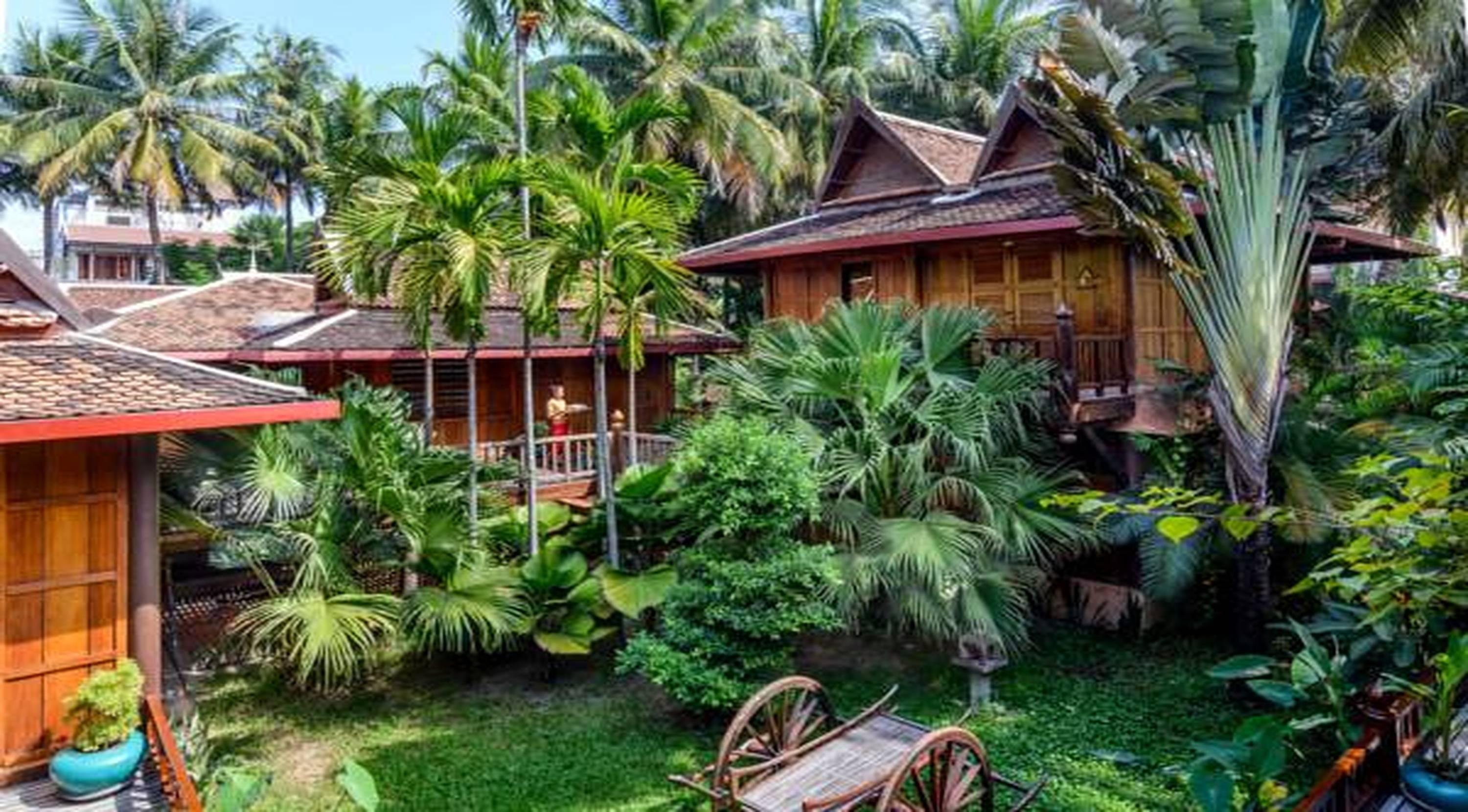 Angkor Village Hotel - Small Luxury Hotels Of The World Сиемрип Экстерьер фото A traditional Thai house