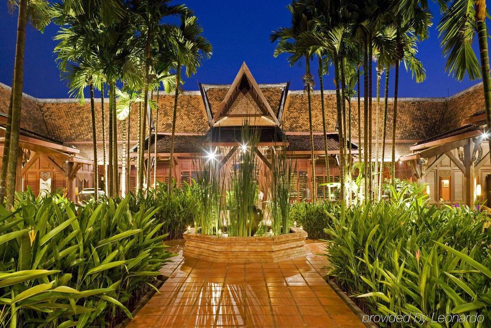 Angkor Village Hotel - Small Luxury Hotels Of The World Сиемрип Экстерьер фото The Royal Spa at The Royal Paradise Hotel & Spa